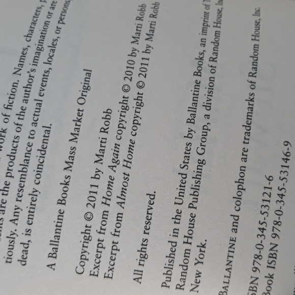 Hometown Girl, a paperback book written by Mariah Stewart 2011 - Picture 7 of 7